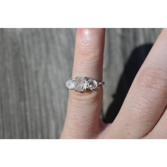 alternative raw diamond engagement rings, raw crystal ring, round or ova… - Picture 4 of 5